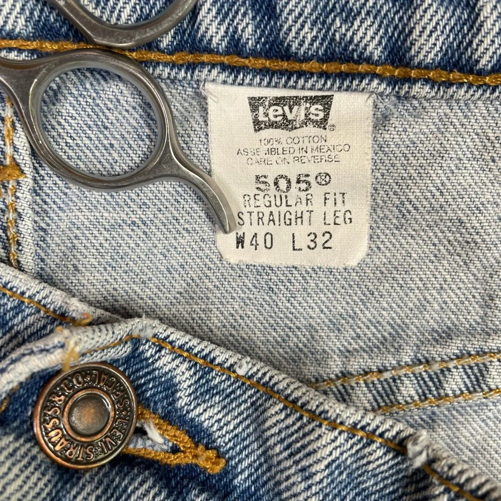 Vintage Levi's 505 Mens Jeans 40x32 Light Wash Regular Fit Straight Leg Denim